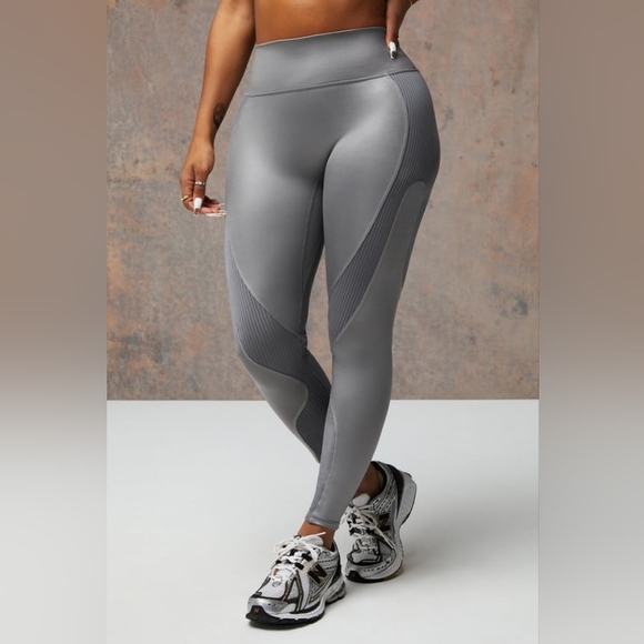 Fabletics Motion365+ Contour High-Waisted Legging - Picture 1 of 2